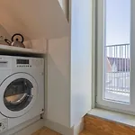 Elegant City Stay In Graca By Lovelystay