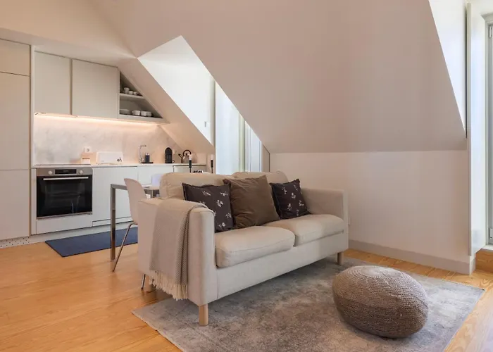 Elegant City Stay In Graca By Lovelystay